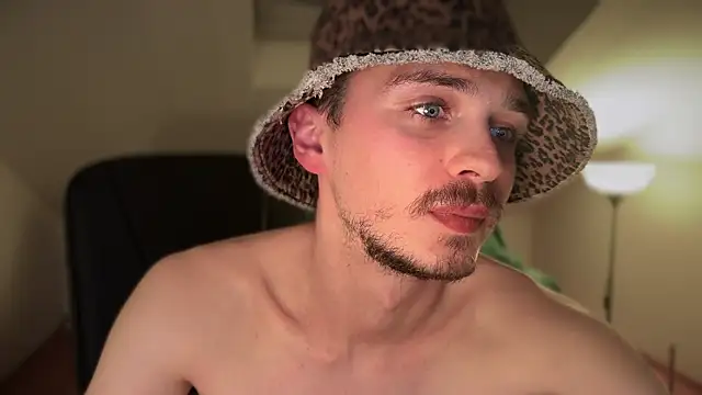 Snapshot of naked_psy chatting on 03/10/25, 10:34 naked psy online show from 03/10/25, 10:34