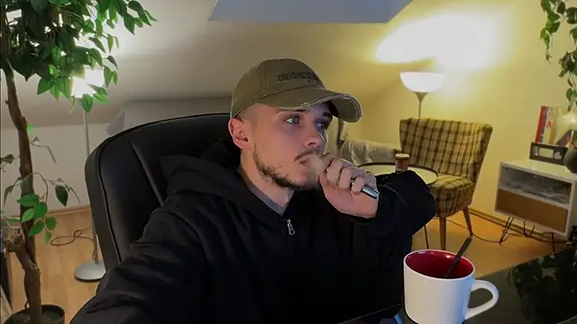 Snapshot of naked_psy chatting on 11/14/25, 02:49 naked psy online show from 11/14/25, 02:49