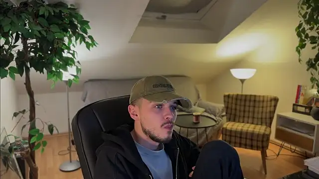 Snapshot of naked_psy chatting on 11/18/25, 01:55 naked psy online show from 11/18/25, 01:55