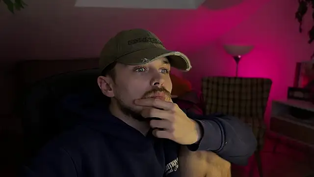 Snapshot of naked_psy chatting on 01/12/26, 02:11 naked psy online show from 01/12/26, 02:11