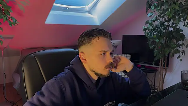 Snapshot of naked_psy chatting on 02/21/26, 10:49 naked psy online show from 02/21/26, 10:49