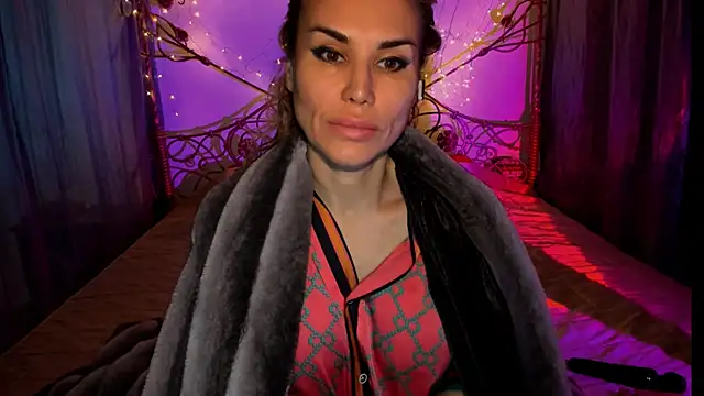 Radmila Queen  online show from 11/27/25, 10:39