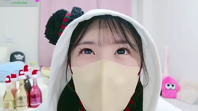 Snapshot of anchan_ chatting on 12/22/24, 12:49 anchan online show from 12/22/24, 12:49