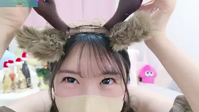 Snapshot of anchan_ chatting on 12/25/24, 12:37 anchan online show from 12/25/24, 12:37