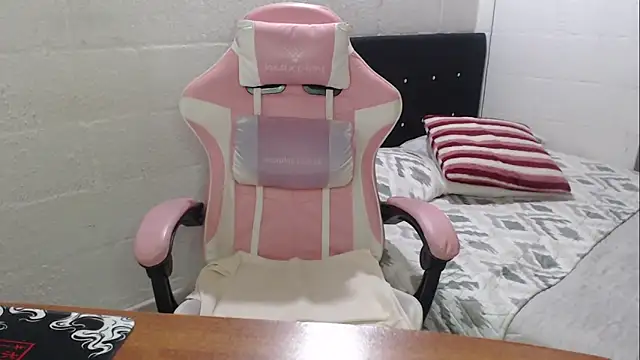 jade04 roberts online show from 10/14/25, 11:49