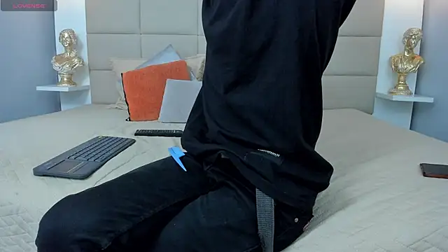 Hecatee 77 online show from 04/18/26, 08:20