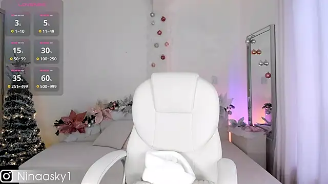 Snapshot of ninaa_sky chatting on 12/13/24, 04:16 ninaa sky online show from 12/13/24, 04:16