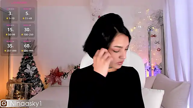 Snapshot of ninaa_sky chatting on 12/21/24, 04:14 ninaa sky online show from 12/21/24, 04:14