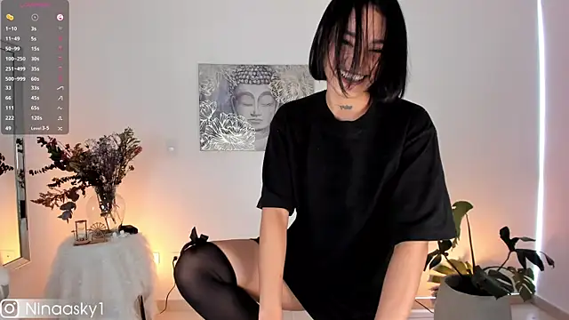 Snapshot of ninaa_sky chatting on 02/15/25, 04:23 ninaa sky online show from 02/15/25, 04:23