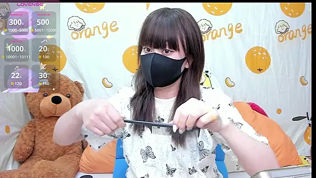 Snapshot of alonelove__ chatting on 10/11/25, 02:33 alonelove online show from 10/11/25, 02:33