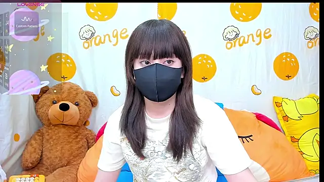 Snapshot of alonelove__ chatting on 10/19/25, 02:23 alonelove online show from 10/19/25, 02:23