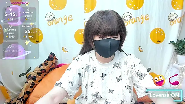 alonelove   online show from 04/23/26, 02:35