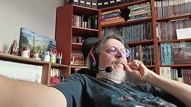 Mandra is a whore online show from 12/17/25, 10:32