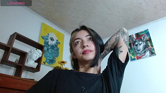 ZoeBakers  online show from 02/21/25, 02:16