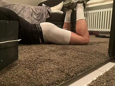 Snapshot of LeviXtreme chatting on 01/11/25, 12:22 LeviXtreme online show from 01/11/25, 12:22