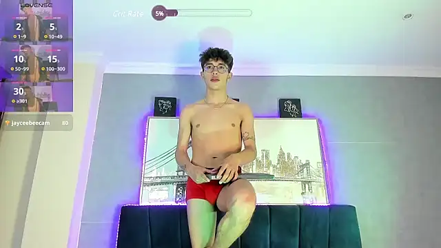 Snapshot of Andrew_thevil chatting on 12/19/24, 06:56 Andrew thevil online show from 12/19/24, 06:56