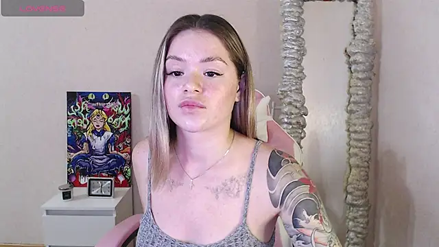 Snapshot of miaacatt chatting on 10/21/25, 11:22 miaacatt online show from 10/21/25, 11:22