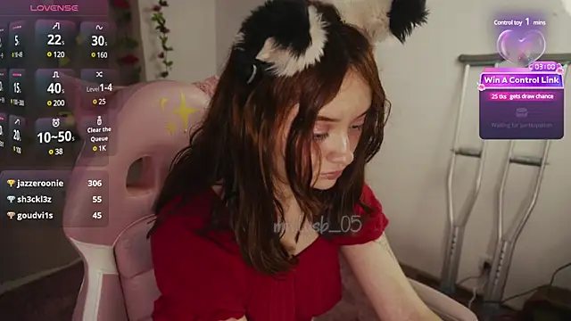 Snapshot of molly_russell chatting on 02/07/25, 03:12 molly russell online show from 02/07/25, 03:12