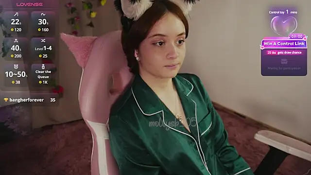 Snapshot of molly_russell chatting on 02/13/25, 10:00 molly russell online show from 02/13/25, 10:00