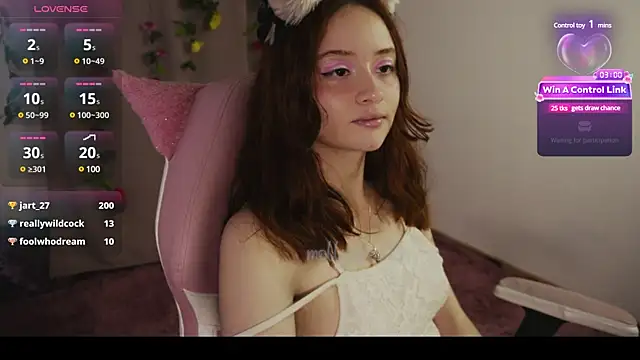 Snapshot of molly_russell chatting on 02/18/25, 11:52 molly russell online show from 02/18/25, 11:52