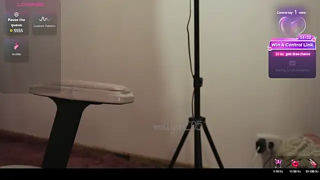 Snapshot of molly_russell chatting on 02/19/25, 07:27 molly russell online show from 02/19/25, 07:27