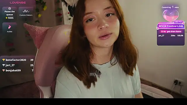 Snapshot of molly_russell chatting on 02/20/25, 07:30 molly russell online show from 02/20/25, 07:30