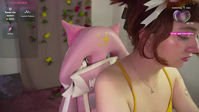 Snapshot of molly_russell chatting on 10/27/25, 09:19 molly russell online show from 10/27/25, 09:19