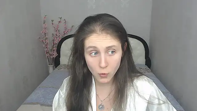 Holliy Cooper online show from 02/19/25, 08:41