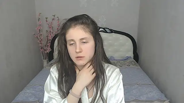 Holliy Cooper online show from 02/19/25, 11:46