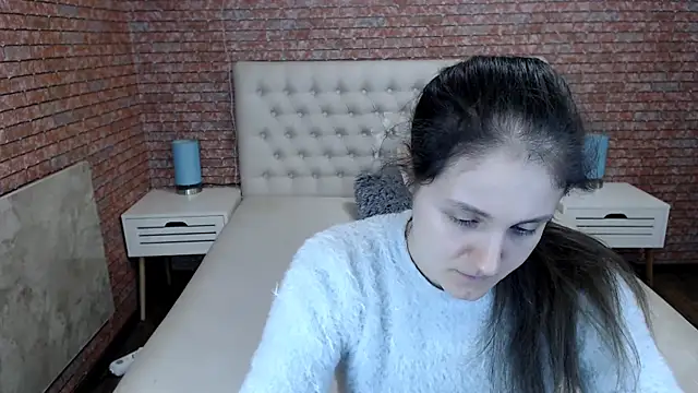 Holliy Cooper online show from 03/10/25, 01:43