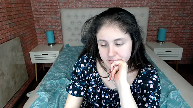 Holliy Cooper online show from 03/17/25, 11:54