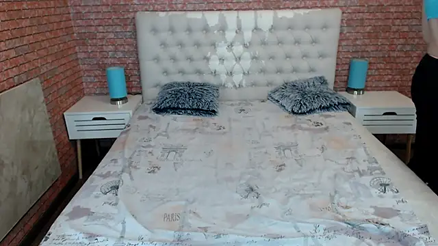 Holliy Cooper online show from 10/31/25, 07:20