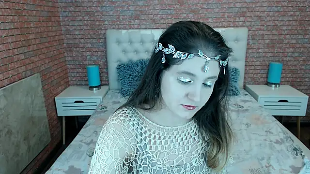 Holliy Cooper online show from 11/24/25, 01:22