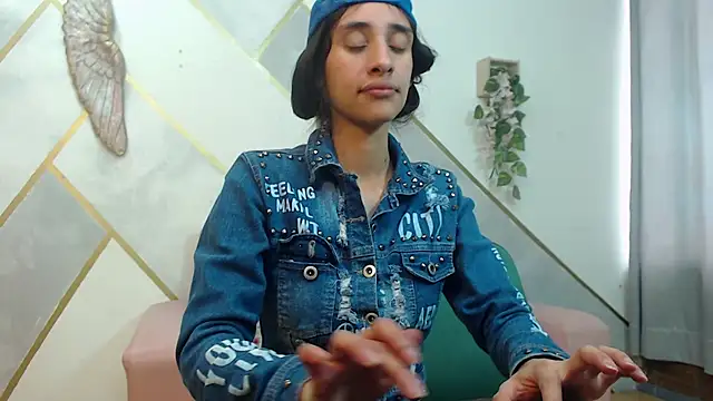 RoxanaCyrano  online show from 10/21/25, 08:09