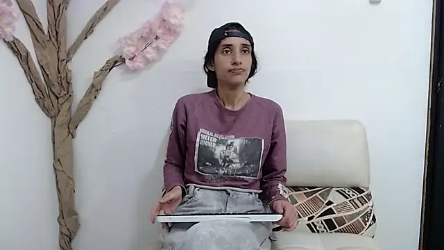 RoxanaCyrano  online show from 12/01/25, 07:19