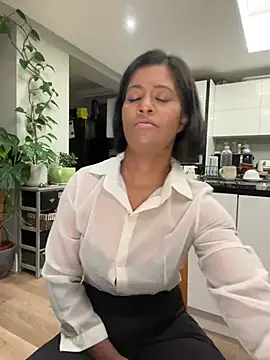 RoseMelanie online show from 12/12/24, 07:30