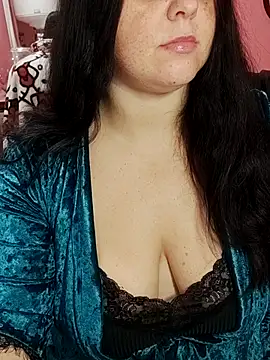 Snapshot of ErikaVlovely chatting on 10/12/25, 07:57 ErikaVlovely online show from 10/12/25, 07:57