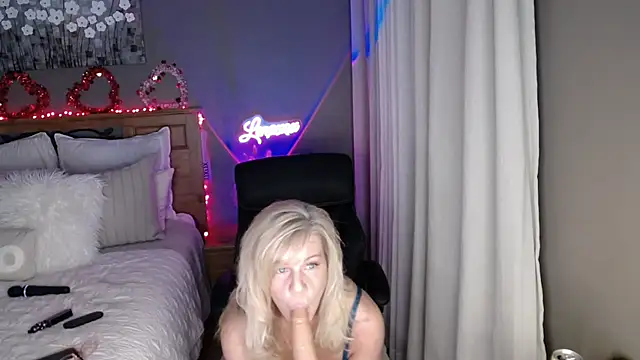 Lenaxox online show from 01/23/25, 01:08