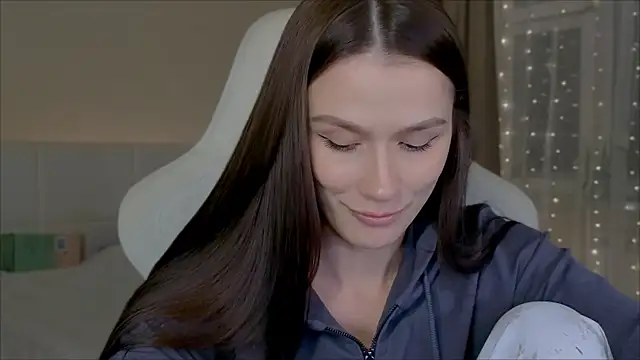 Snapshot of Madi_soon chatting on 11/06/25, 04:30 Madi soon online show from 11/06/25, 04:30