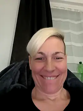 Snapshot of DarleenHot chatting on 12/09/24, 07:07 DarleenHot online show from 12/09/24, 07:07