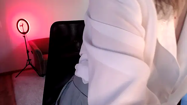 sophia leurre online show from 01/25/25, 04:03