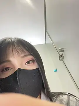 Snapshot of Asia-Lynn chatting on 07/18/26, 10:52 Asia-Lynn online show from 07/18/26, 10:52