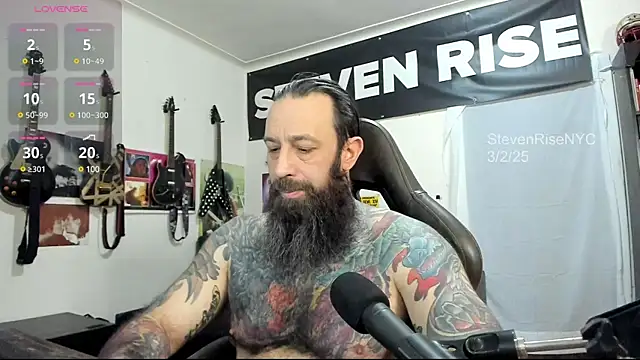 Snapshot of StevenRiseNYC chatting on 03/02/25, 01:05 StevenRiseNYC online show from 03/02/25, 01:05