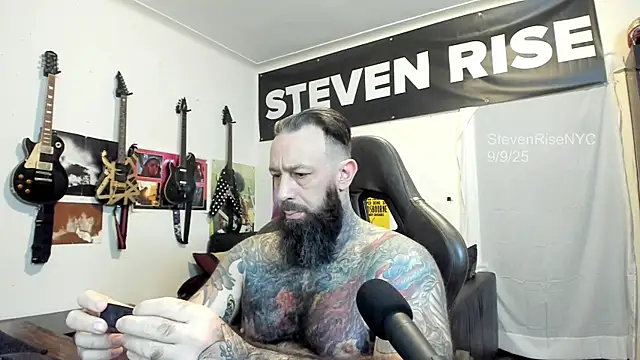 Snapshot of StevenRiseNYC chatting on 09/09/25, 10:59 StevenRiseNYC online show from 09/09/25, 10:59