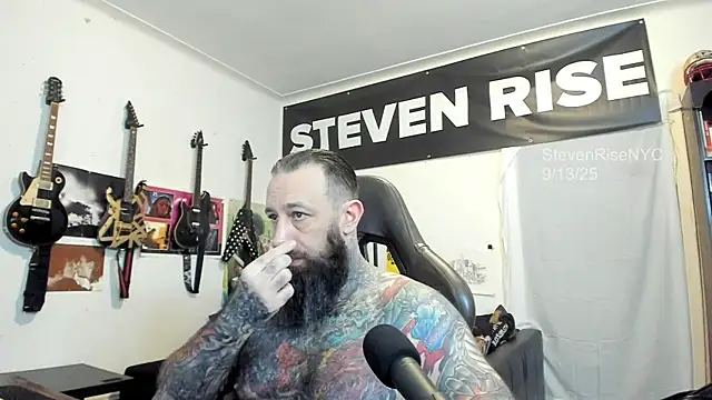 Snapshot of StevenRiseNYC chatting on 09/13/25, 02:06 StevenRiseNYC online show from 09/13/25, 02:06