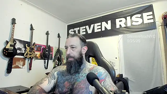 Snapshot of StevenRiseNYC chatting on 09/25/25, 01:37 StevenRiseNYC online show from 09/25/25, 01:37
