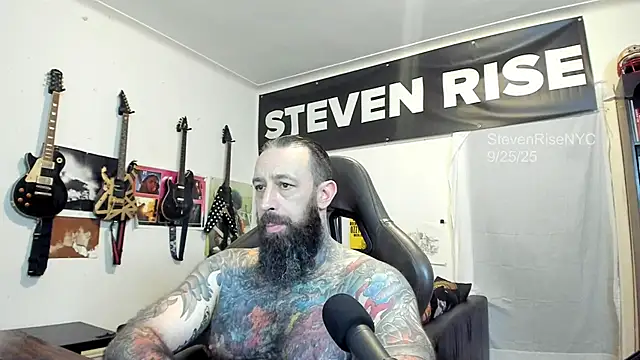 Snapshot of StevenRiseNYC chatting on 09/26/25, 01:42 StevenRiseNYC online show from 09/26/25, 01:42