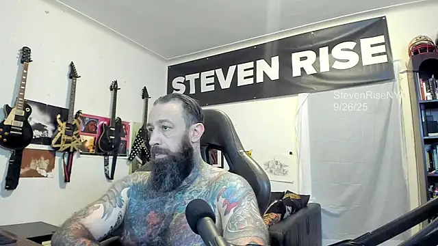 Snapshot of StevenRiseNYC chatting on 09/26/25, 01:59 StevenRiseNYC online show from 09/26/25, 01:59