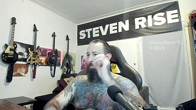 Snapshot of StevenRiseNYC chatting on 09/28/25, 10:15 StevenRiseNYC online show from 09/28/25, 10:15