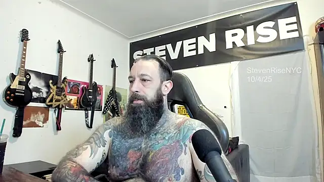 Snapshot of StevenRiseNYC chatting on 10/04/25, 11:08 StevenRiseNYC online show from 10/04/25, 11:08